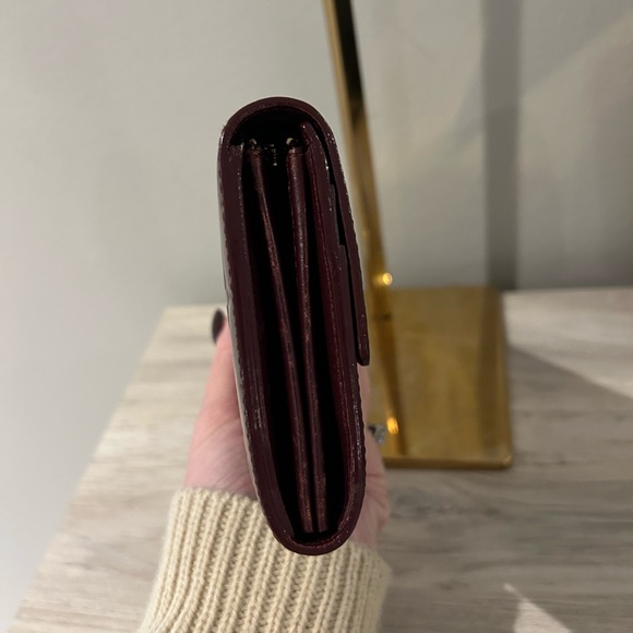 Authentic LV Vernis burgundy wallet - Picture 4 of 11